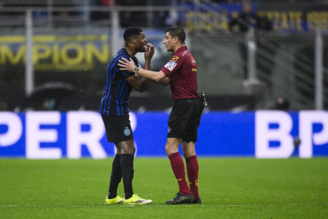 Dumfries con l'arbitro Manganiello
