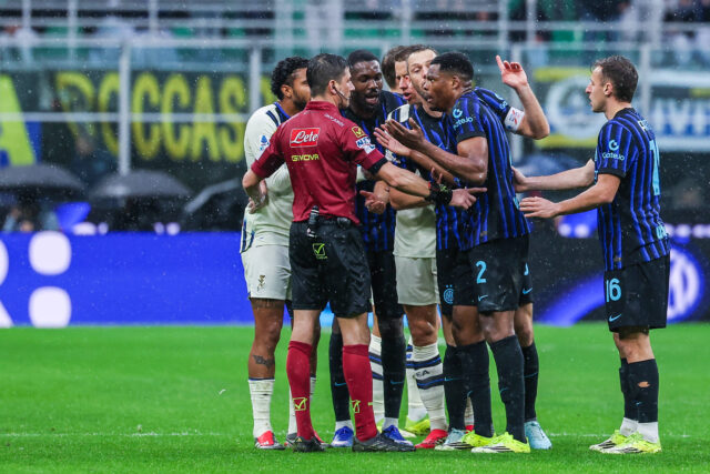 Proteste dell'Inter sul gol di Krstovic