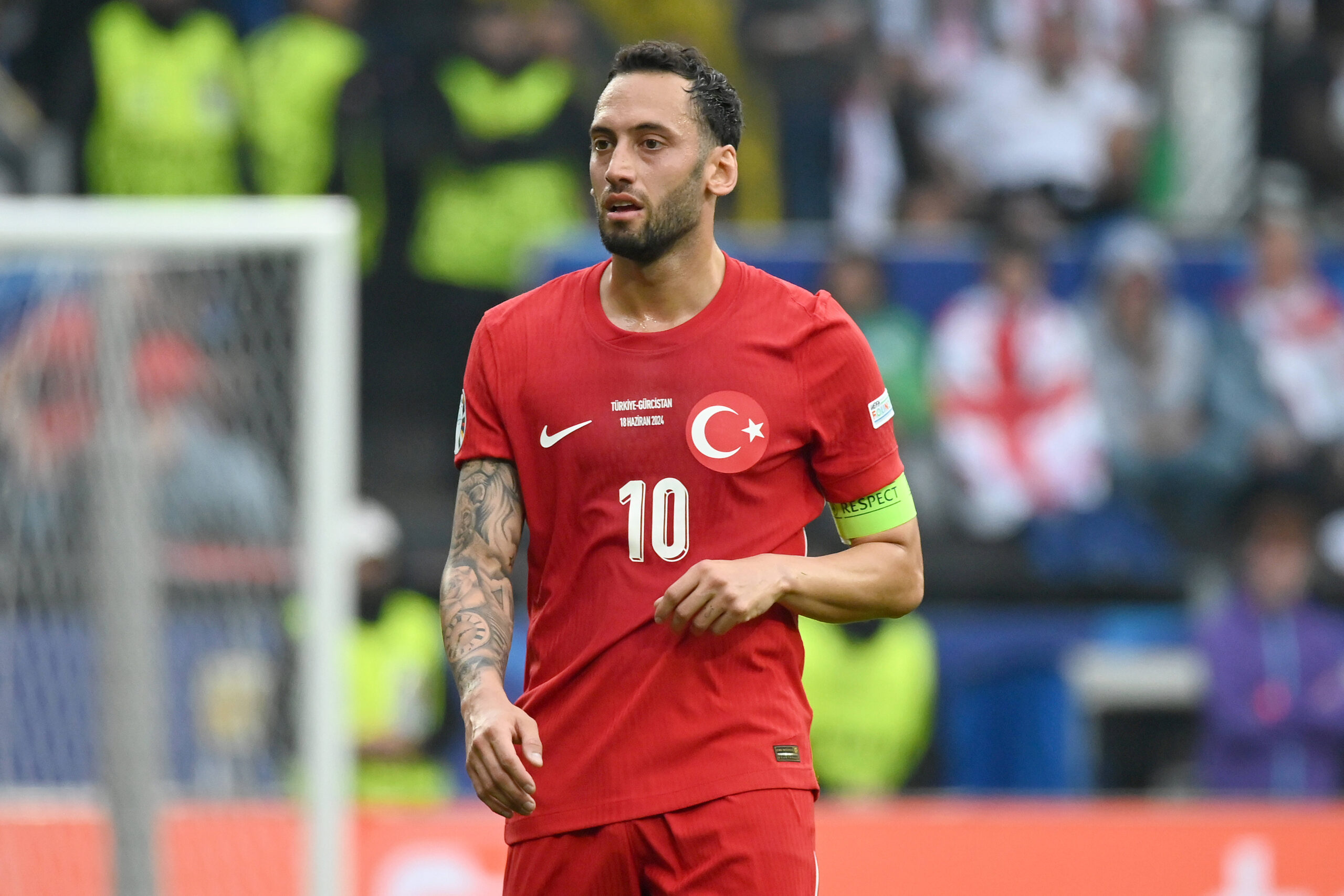 Calhanoglu in azione con la Turchia