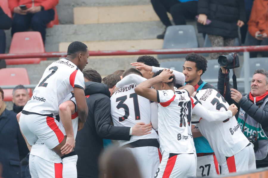 Il Milan esulta dopo la vittoria contro la Cremonese