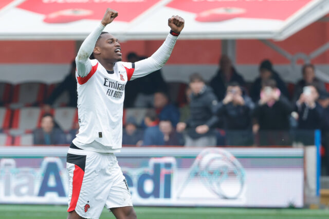 Leao esulta dopo il gol alla Cremonese