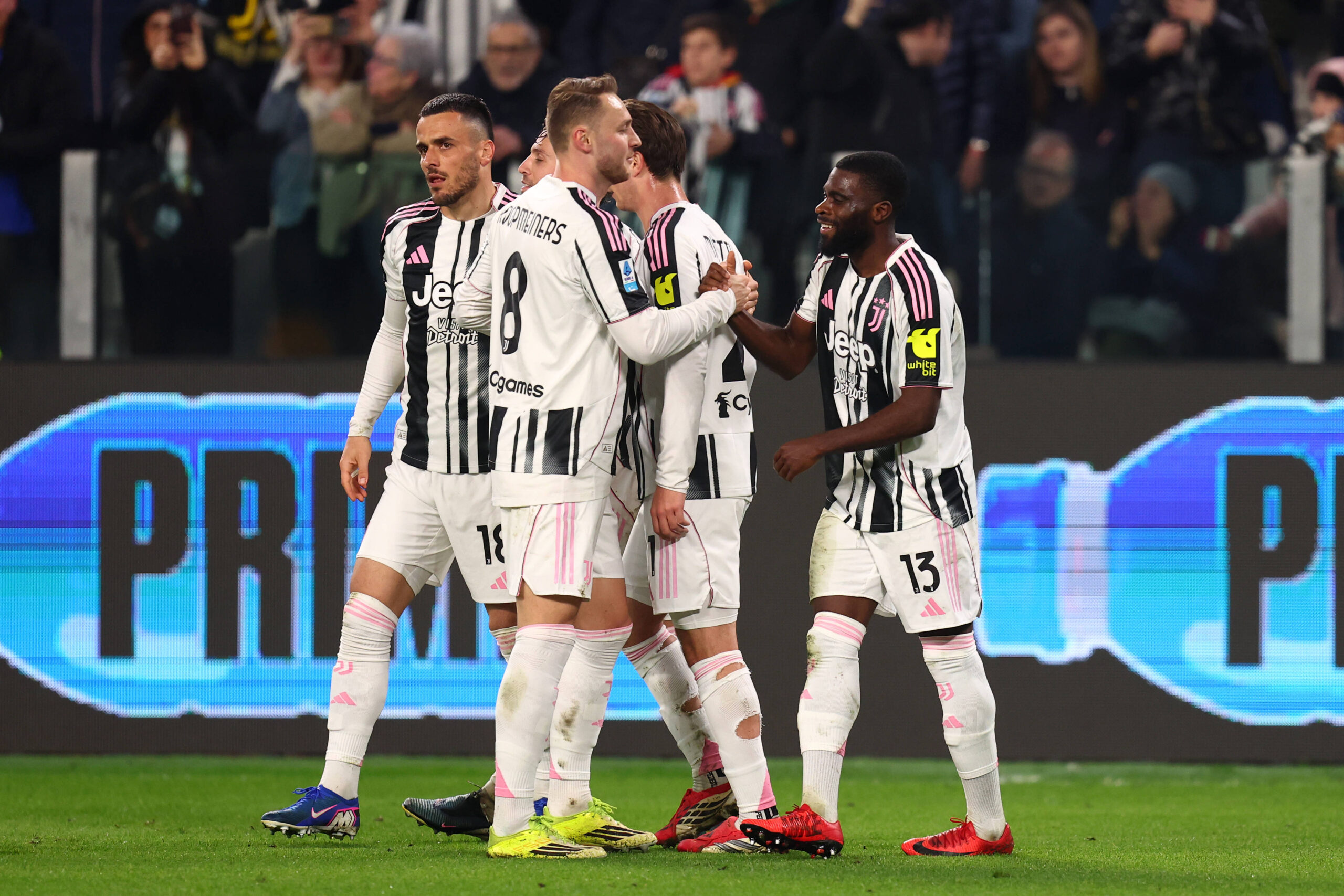 Jeremie Boga esulta dopo il gol al Pisa