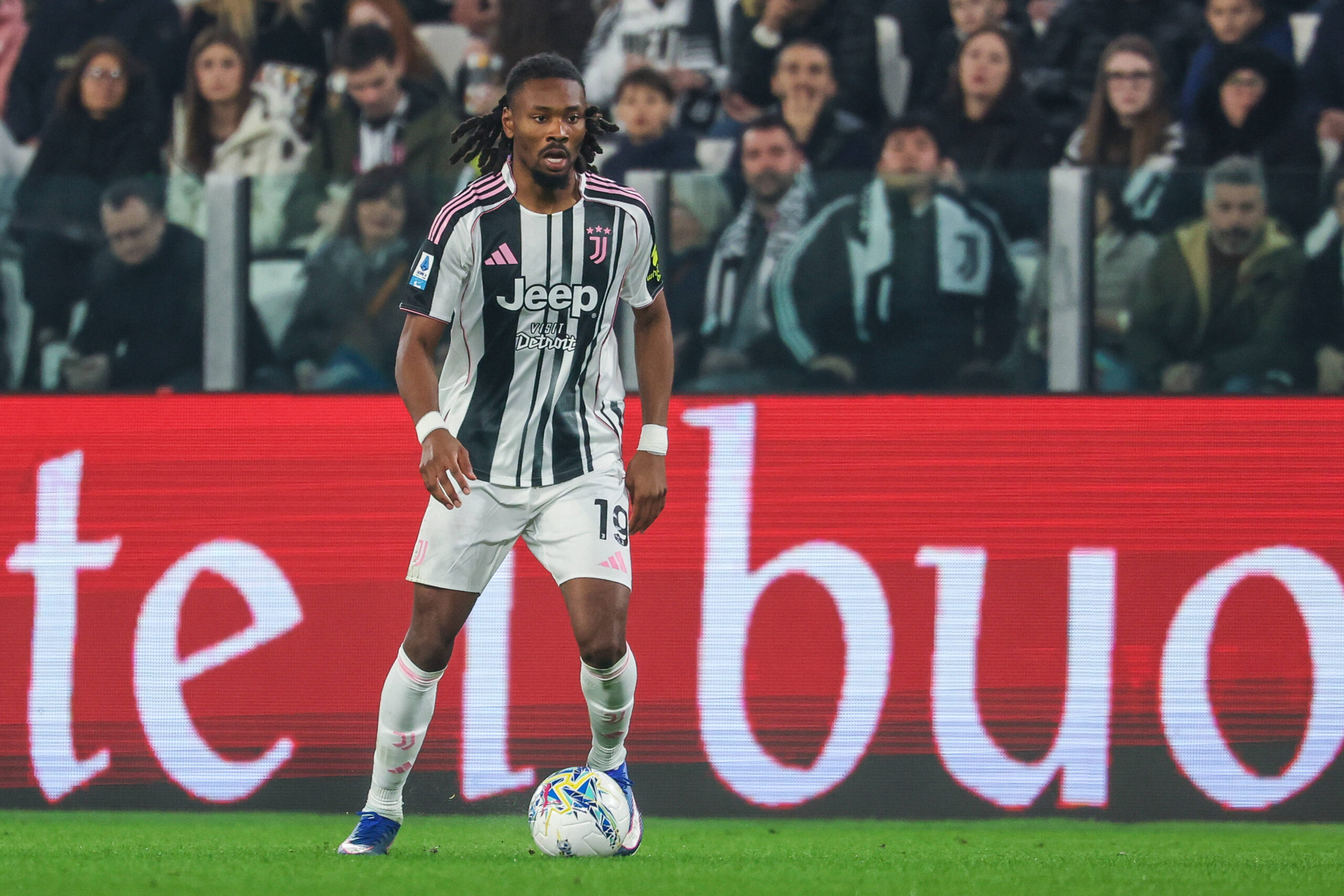 Khephren Thuram in azione durante Juventus-Pisa