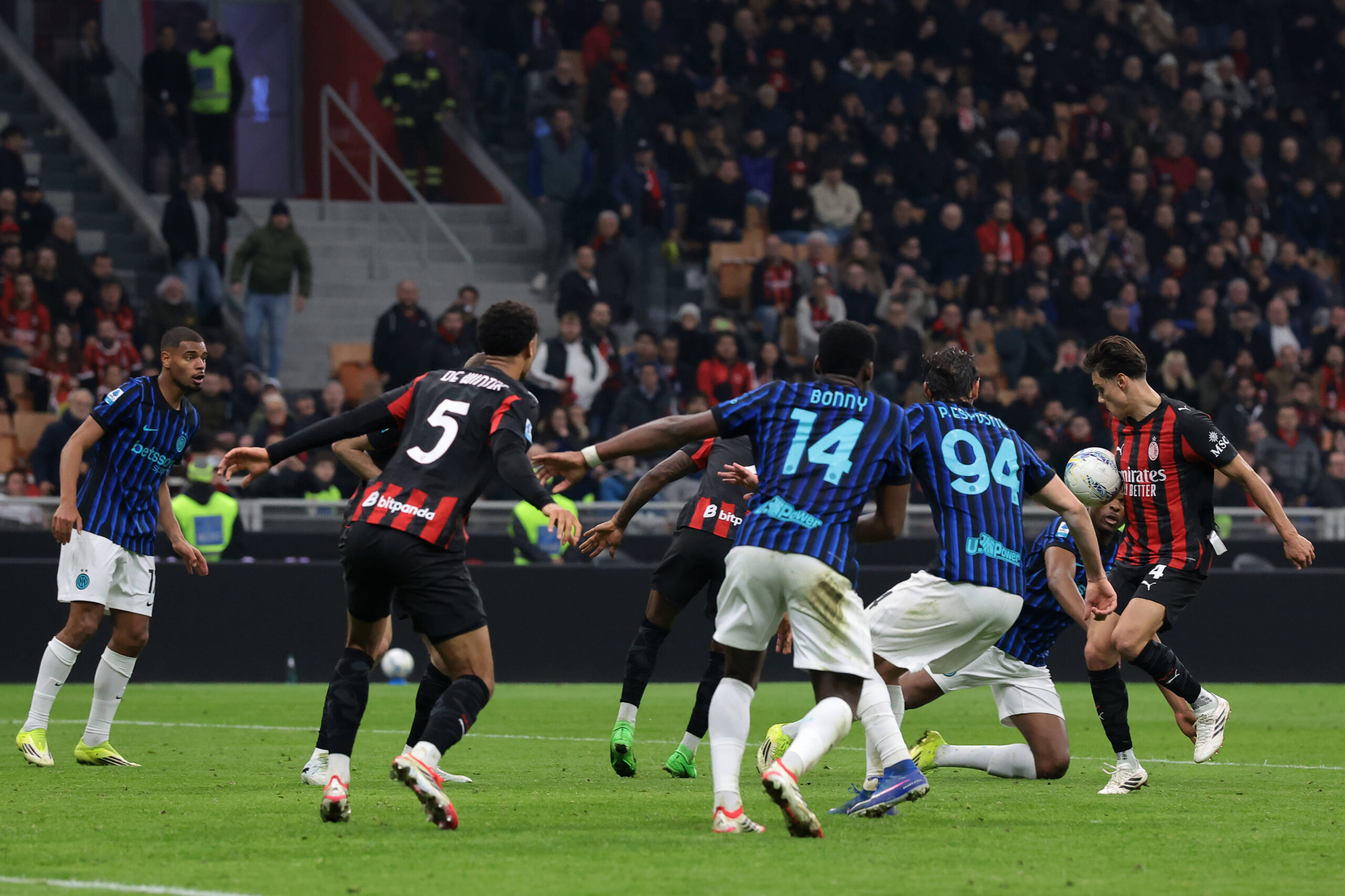 Il tocco di mano di Ricci nel finale del derby