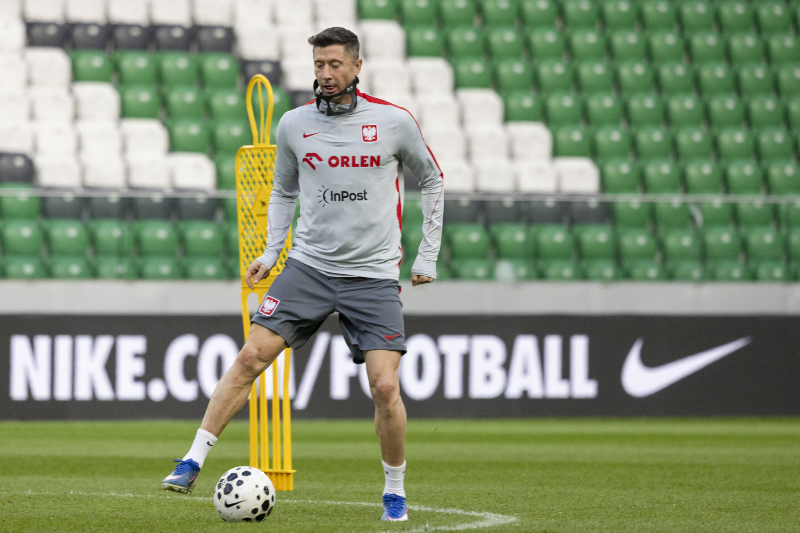 Lewandowski in allenamento con la Polonia