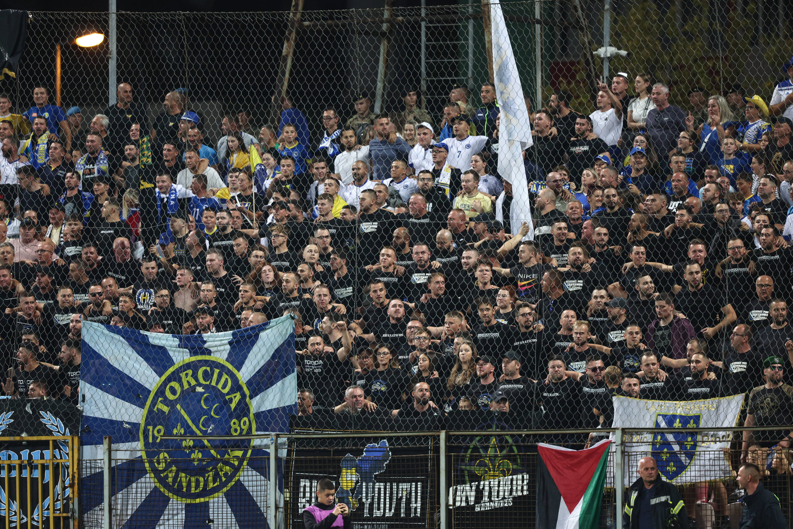 Tifosi allo stadio Zenica