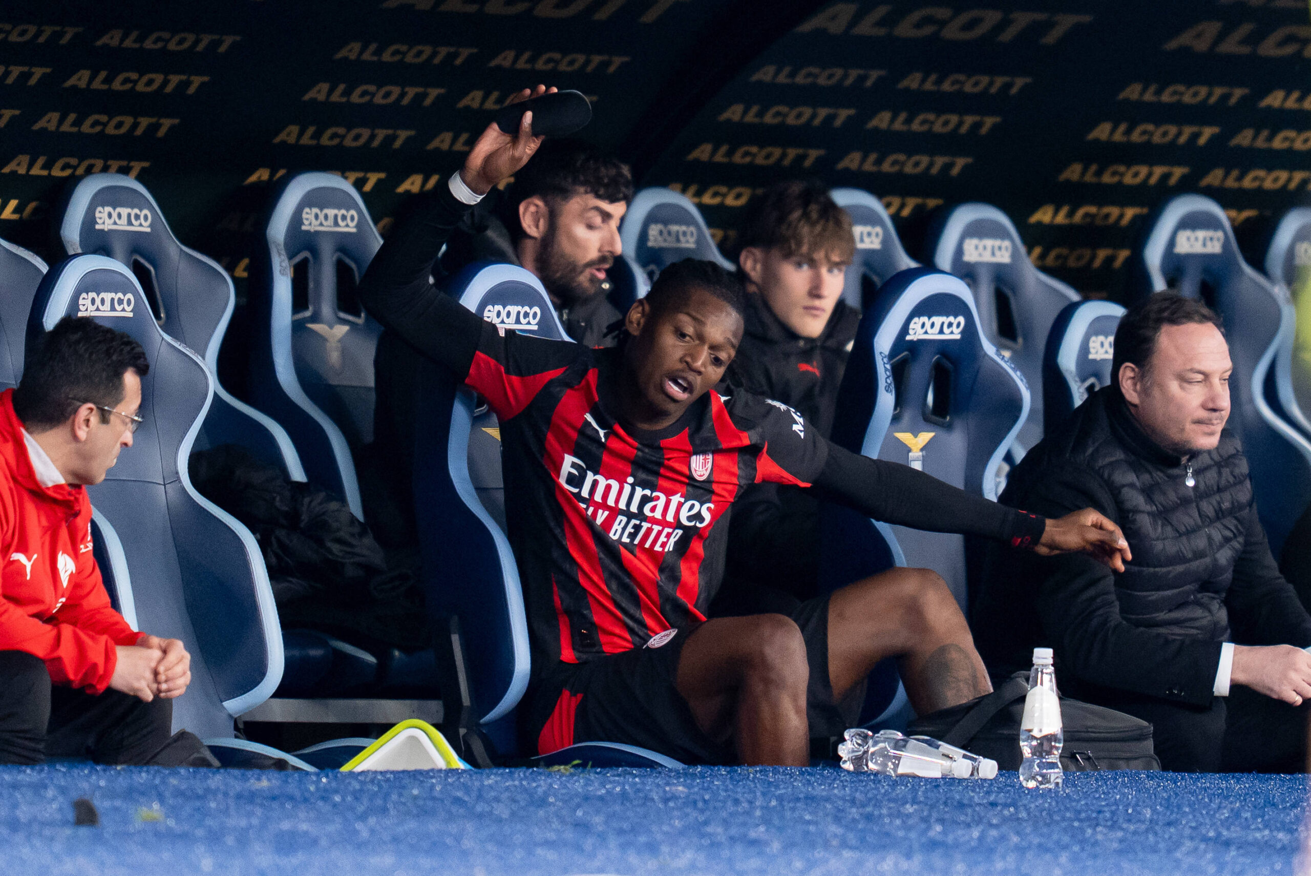 Leao infuriato dopo la sostituzione durante Lazio-Milan