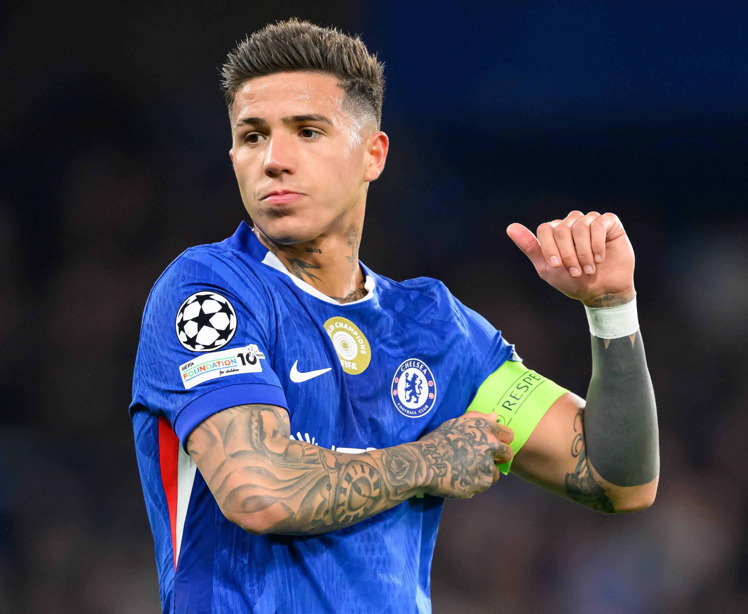 Enzo Fernandez in azione con il Chelsea