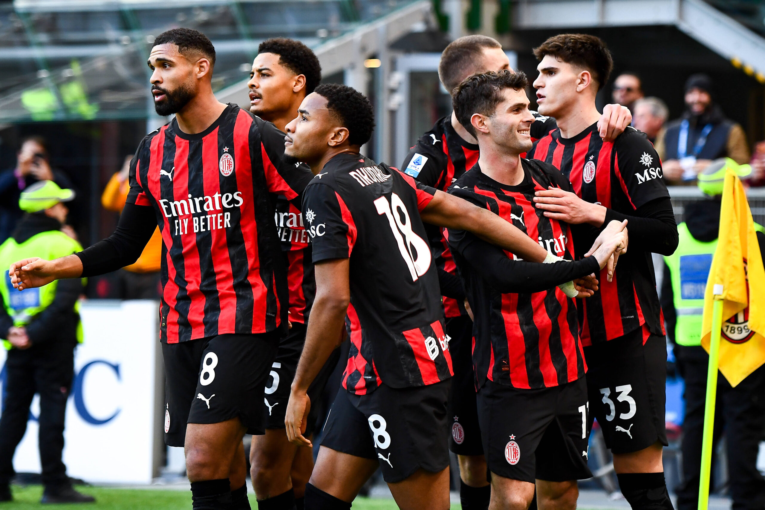 Tomori e Loftus-Cheek esultano dopo un gol