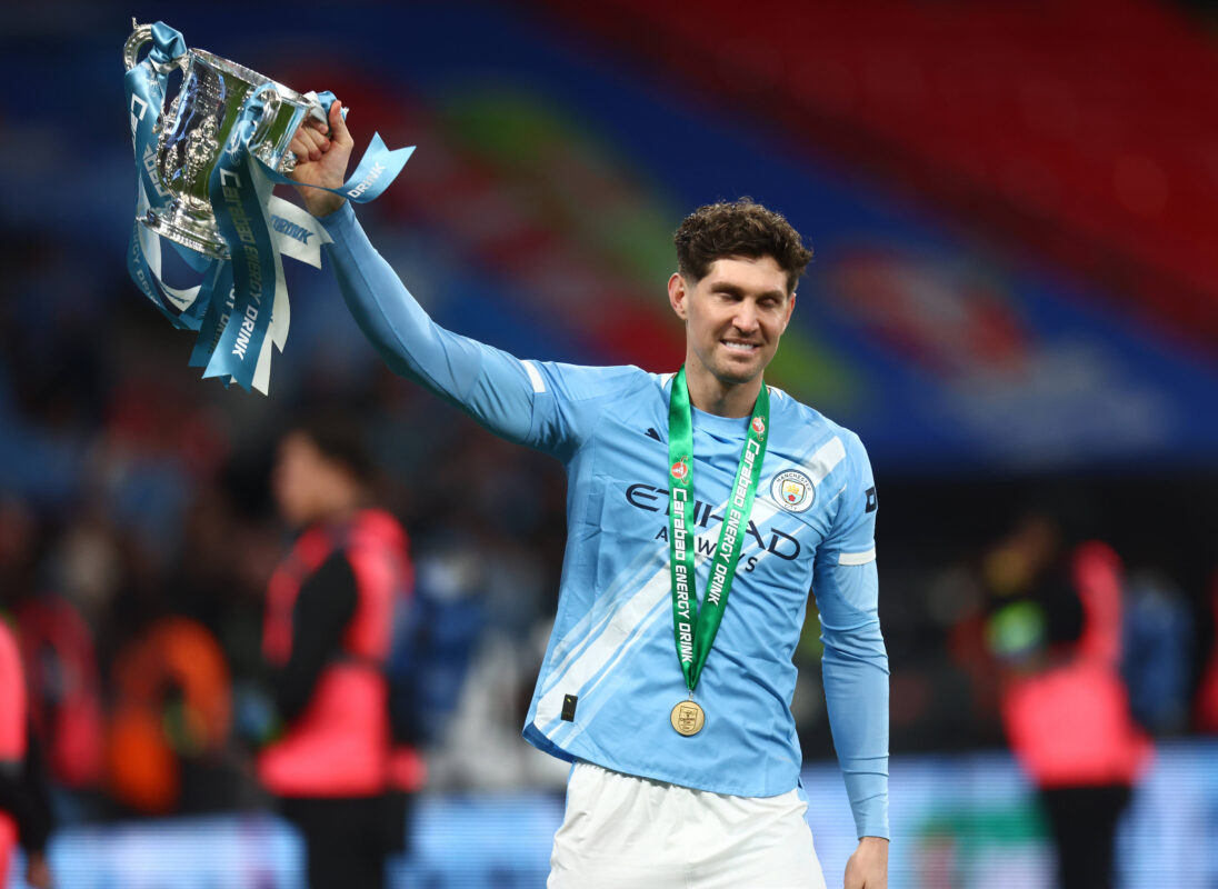 John Stones alza la Carabao Cup 2026
