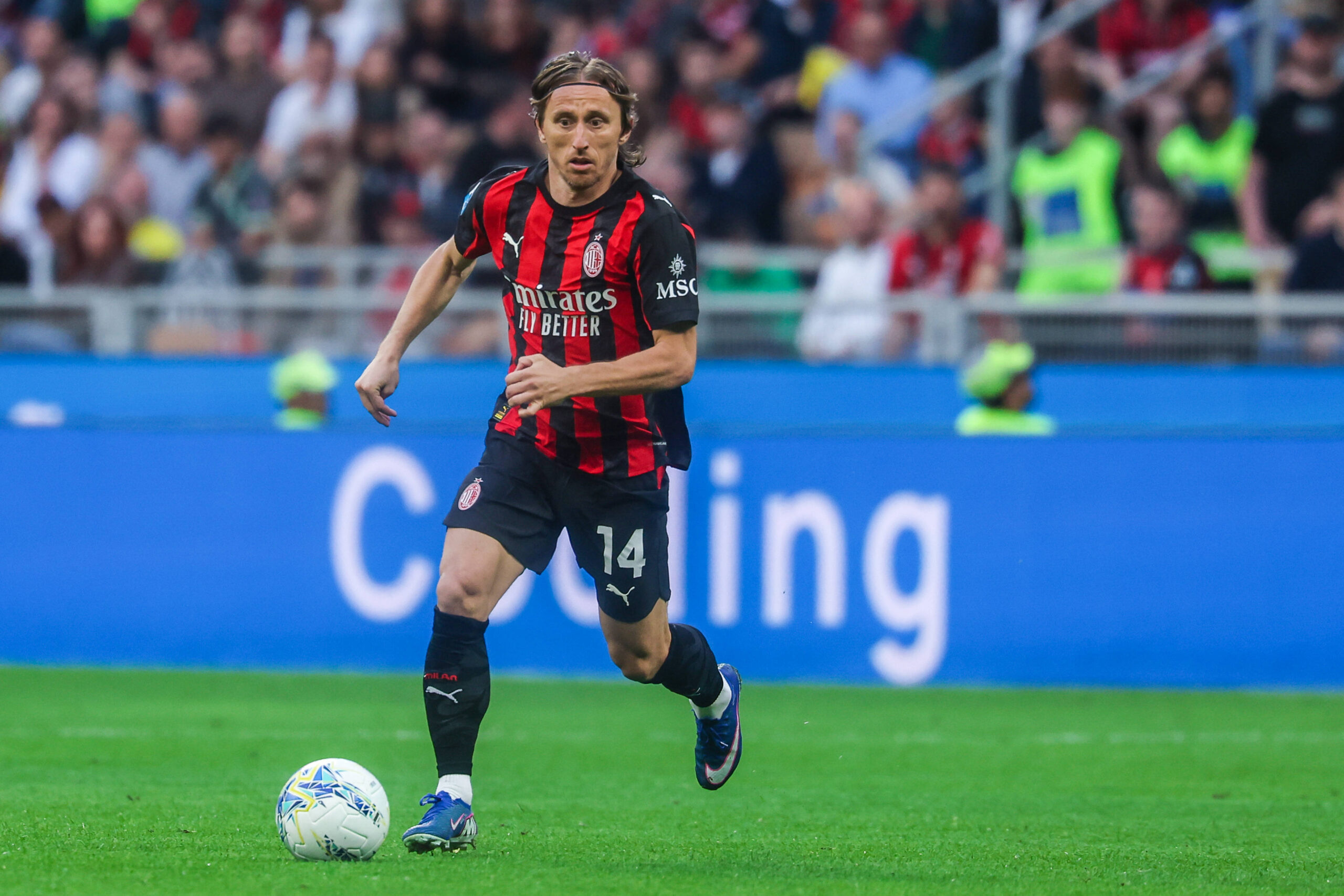 Modric in azione con la maglia del Milan