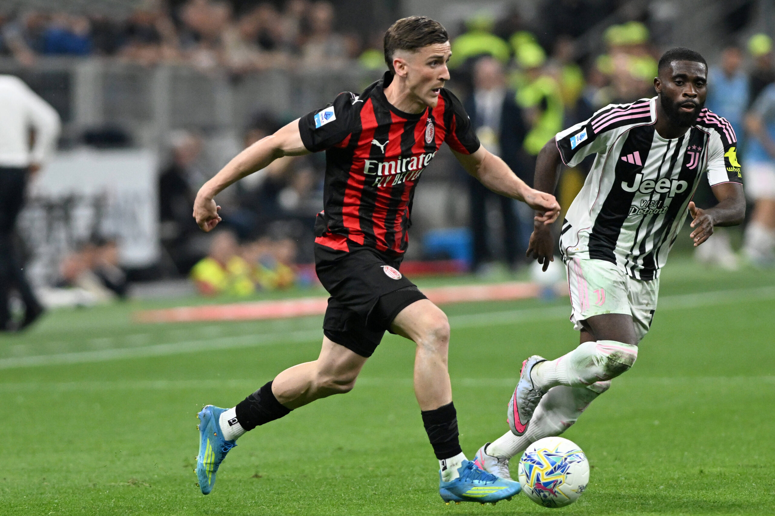 Alexis Saelemaekers in azione durante Milan-Juventus