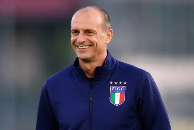 Allegri con la tuta della Nazionale italiana, immagine creata con intelligenza artificiale
