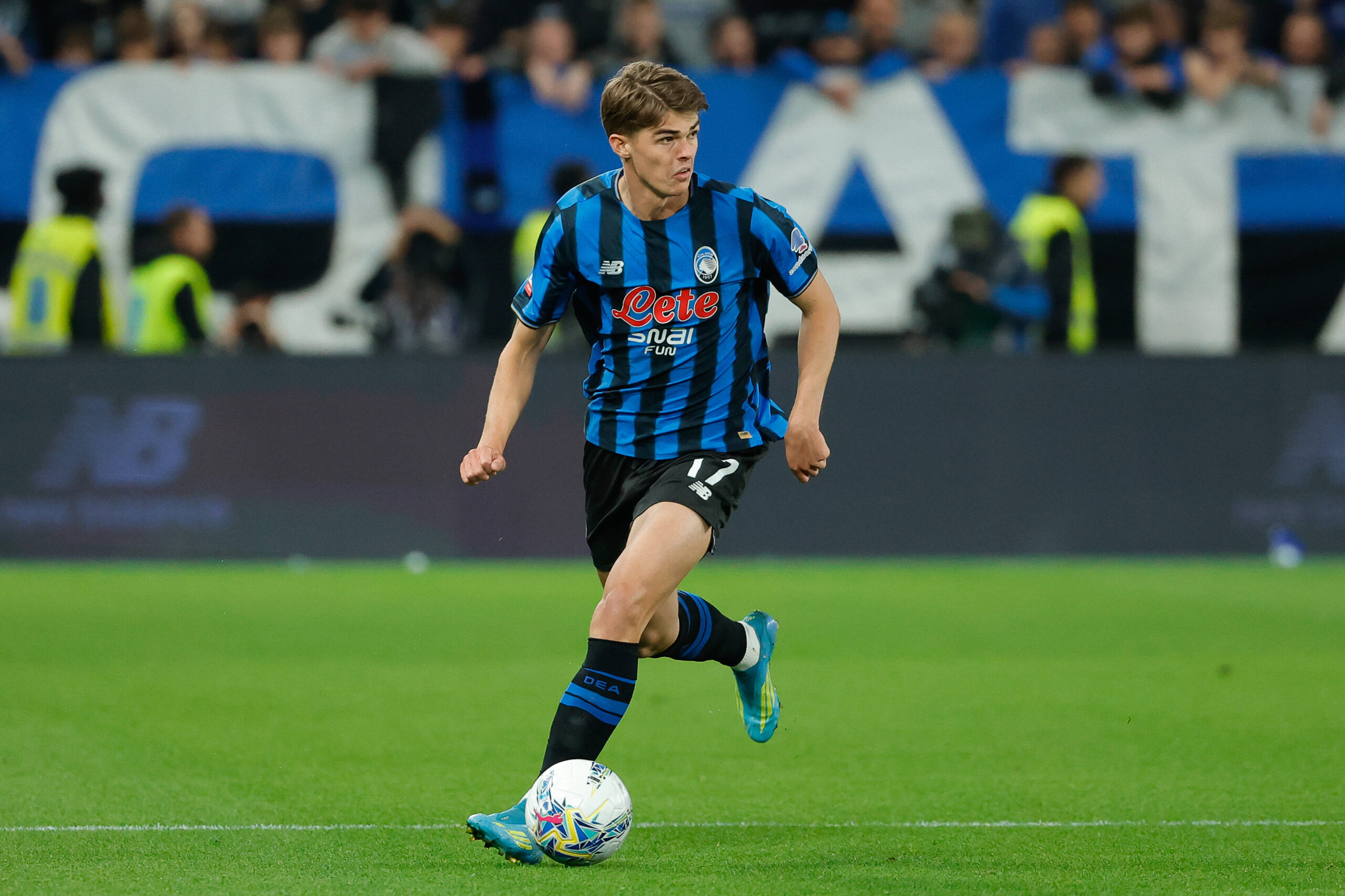 Charles De Ketelaere in azione durante Lazio-Atalanta