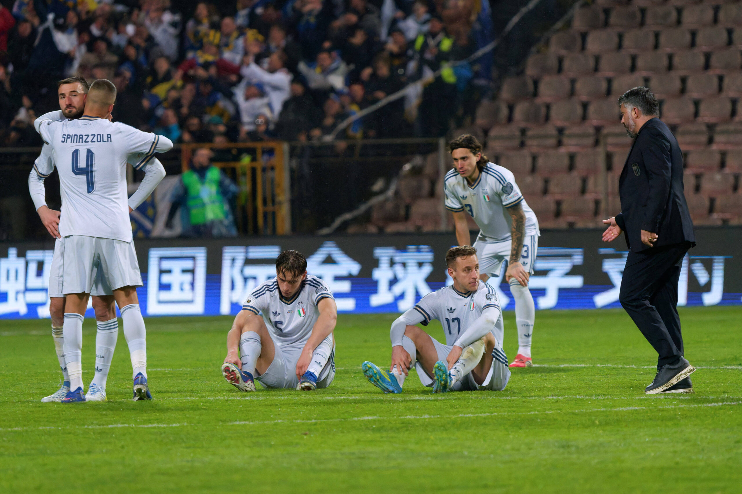 La delusione degli azzurri dopo la sconfitta contro la Bosnia