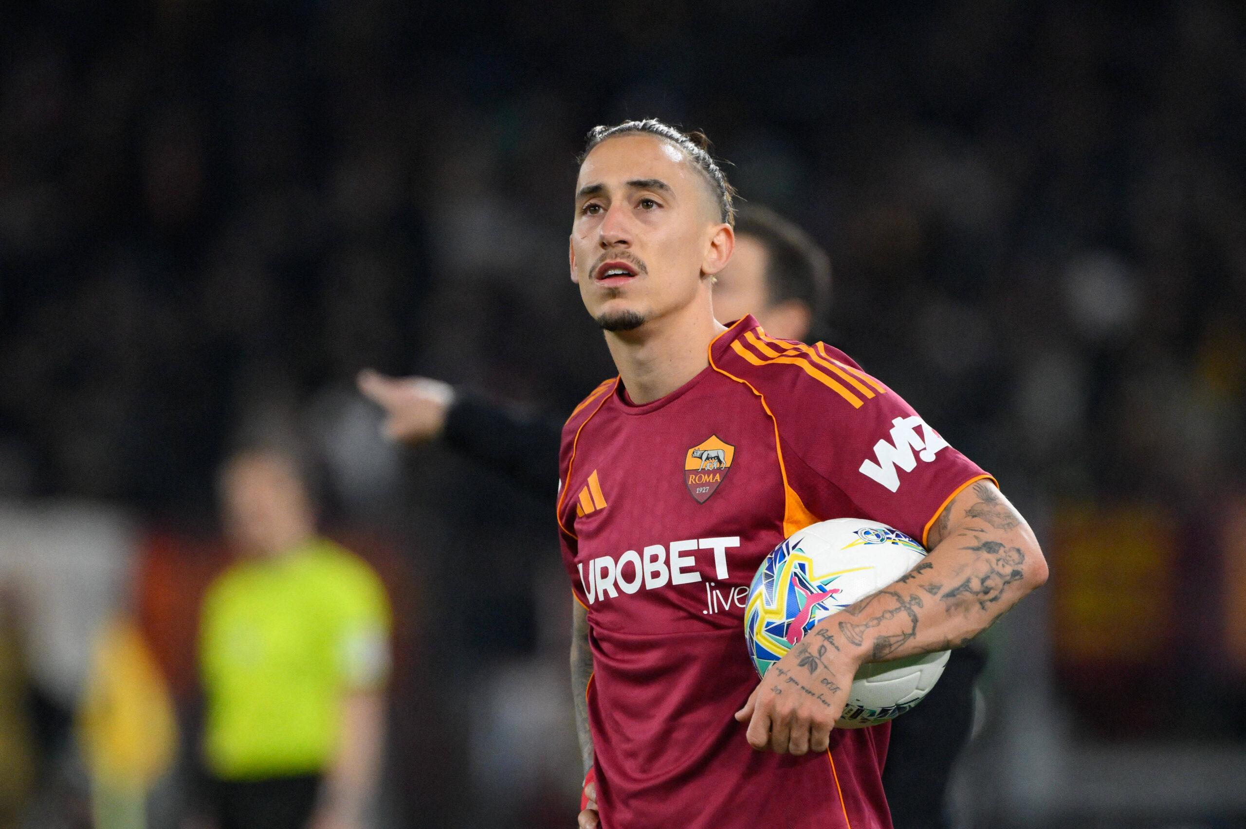 Tsimikas con la maglia della Roma