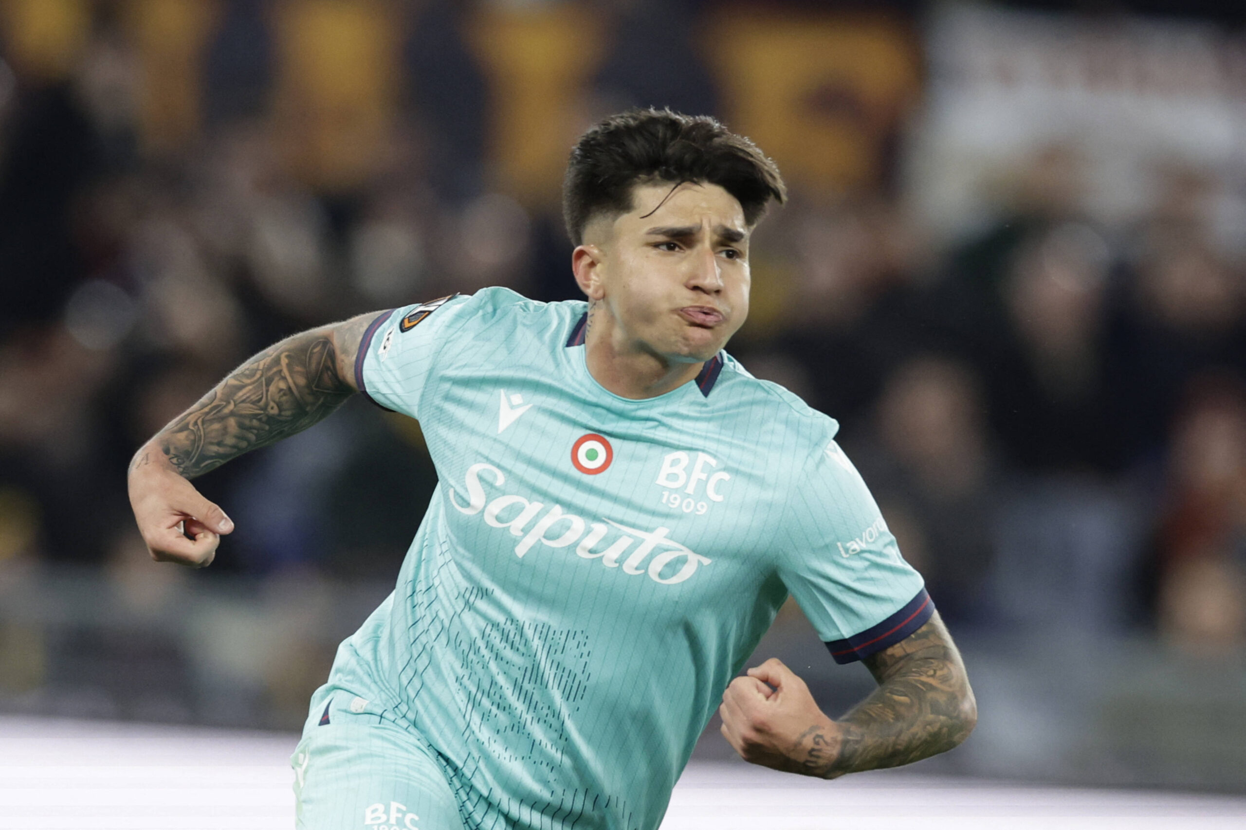 Castro esulta dopo un gol con la maglia del Bologna