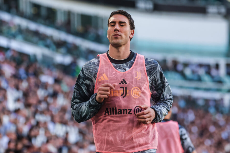 Vlahovic durante un riscaldamento prima di una gara