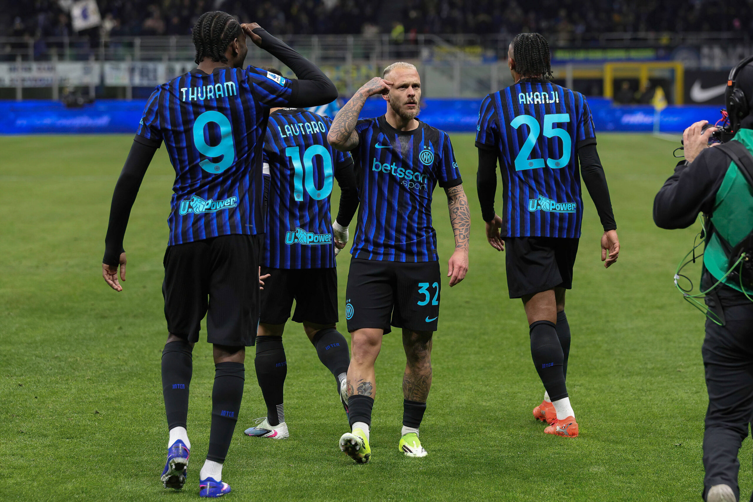 FC Inter vs SSC Napoli Italy, Milan, 2026 01 11: Marcus Thuram, Lautaro Martinez, Manuel Akanji, Federico Dimarco (FC Inter) scores and celebrates the 1-0 goal at 9 during soccer game FC Inter vs SSC Napoli, Serie A Enilive 2025-2026 day 20 at San Siro Stadium Milan Lombardy Italy Copyright: xFabrizioxAndreaxBertanix