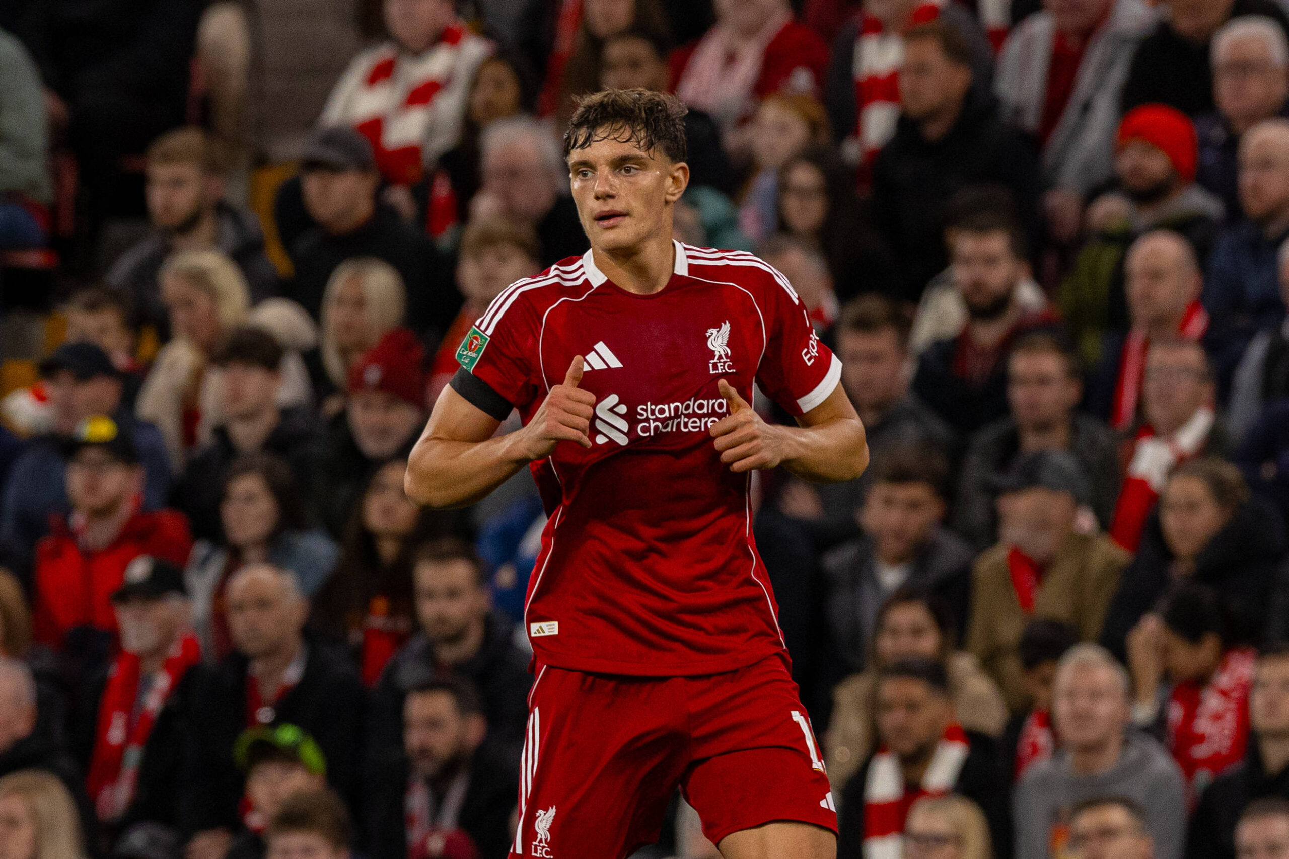 Giovanni Leoni in azione con il Liverpool