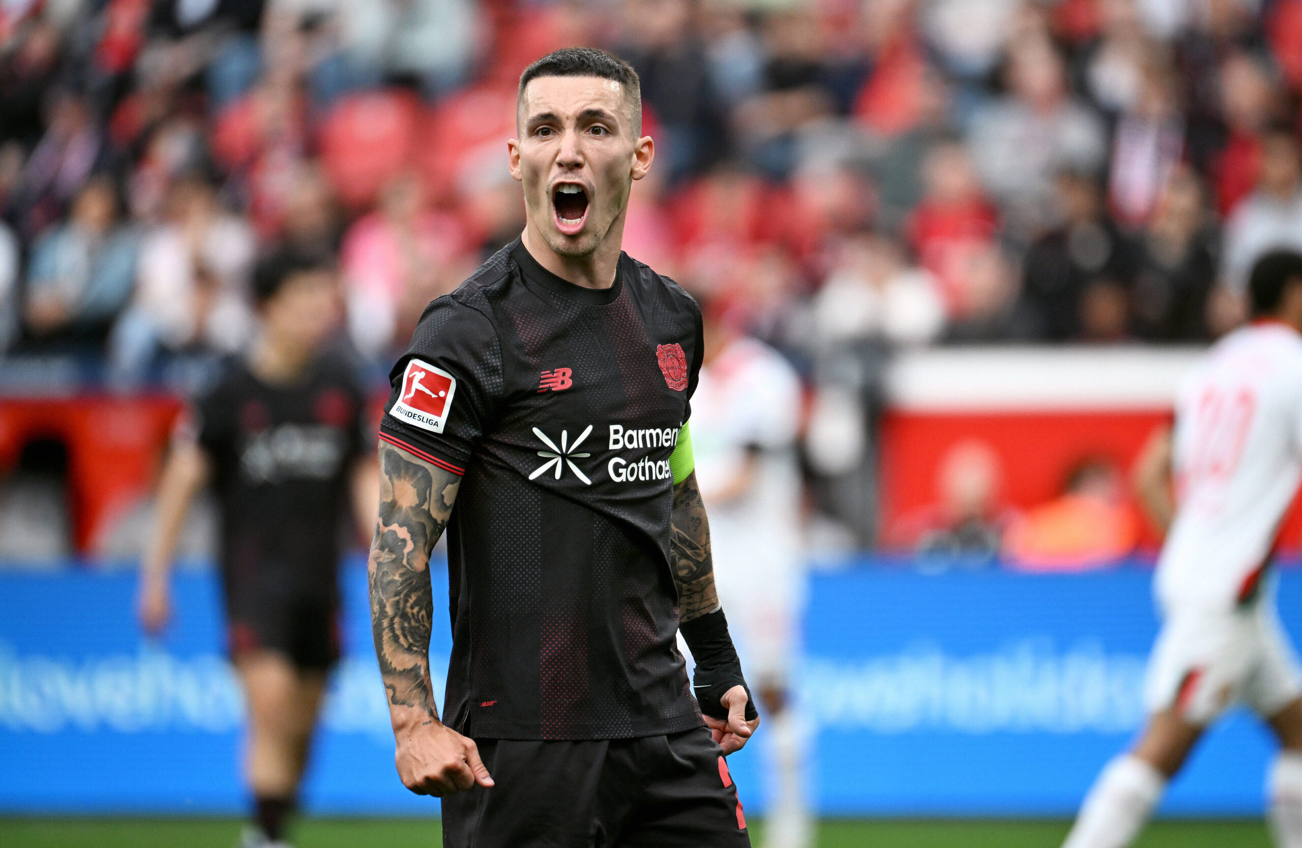 Grimaldo con la maglia del Bayer Leverkusen