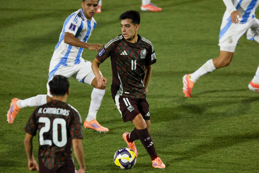 Gilberto Mora con al nazionale del Messico