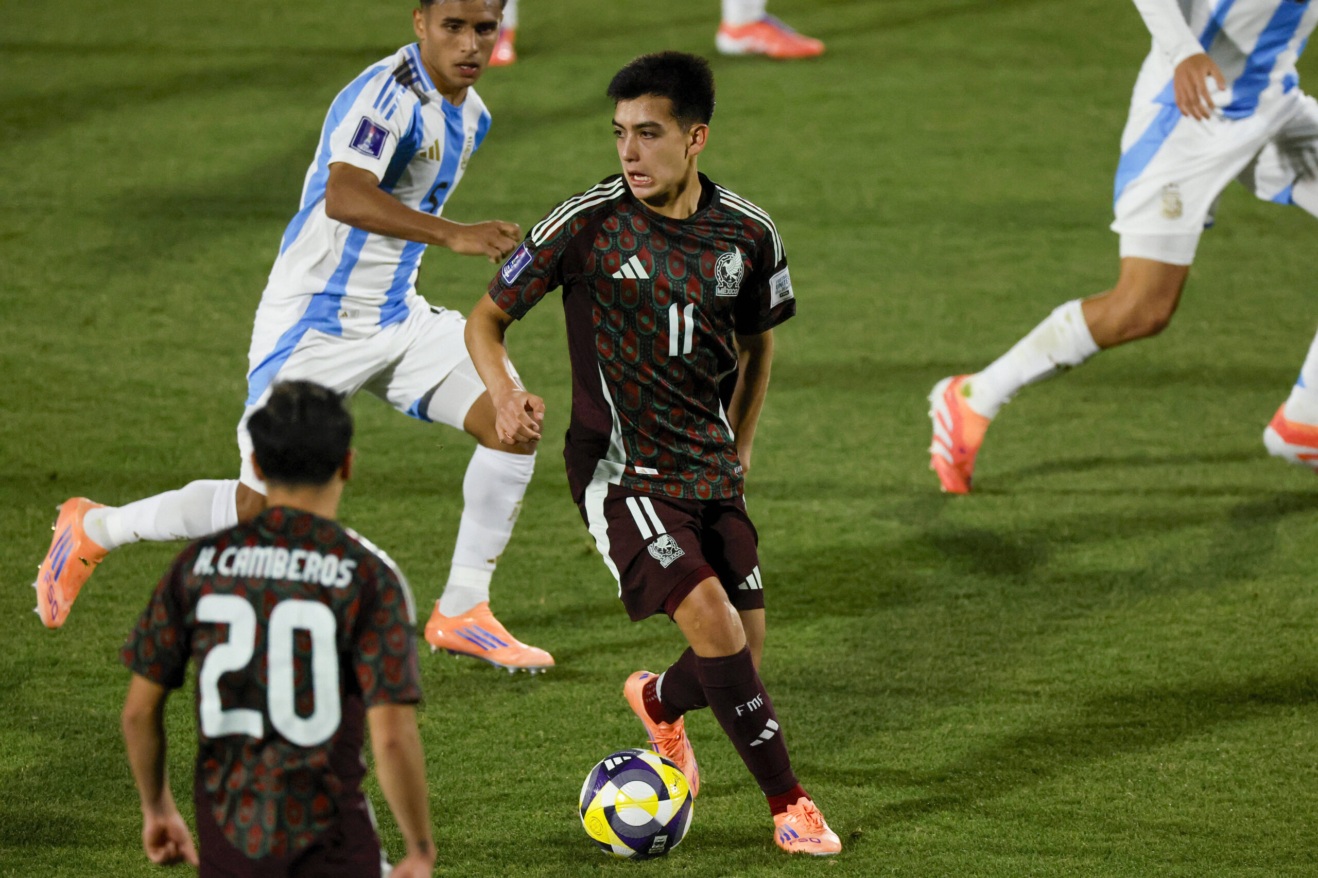 Gilberto Mora con al nazionale del Messico