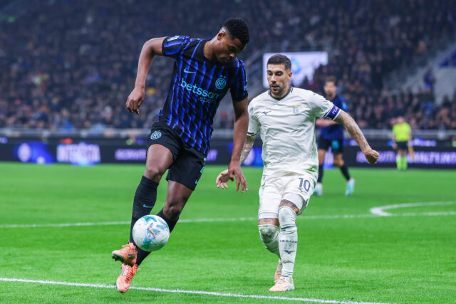 Dumfries e Zaccagni durante Inter-Lazio