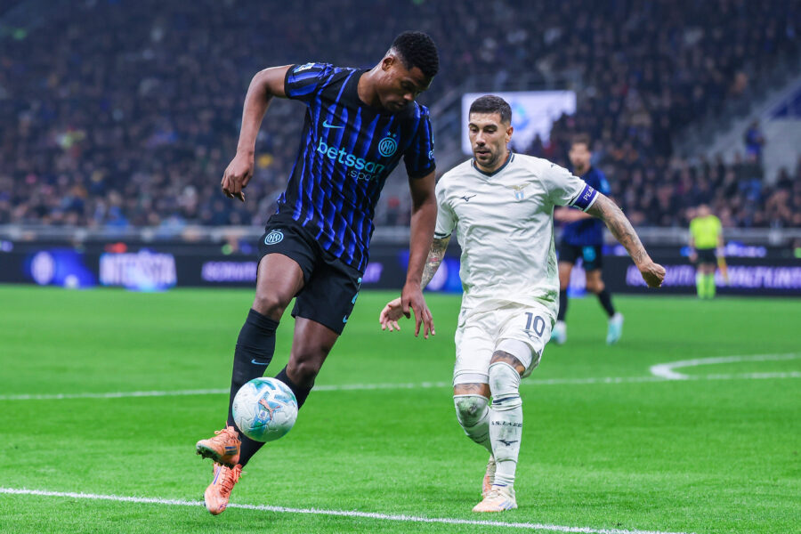 Dumfries e Zaccagni durante Inter-Lazio