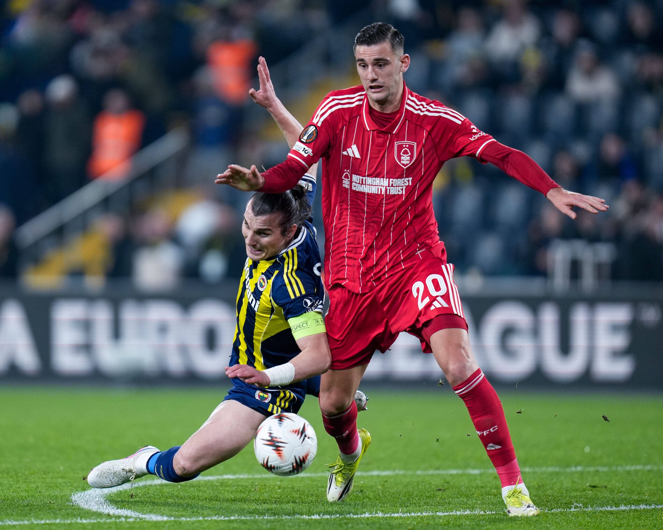 Lorenzo Lucca con il Nottingham Forest