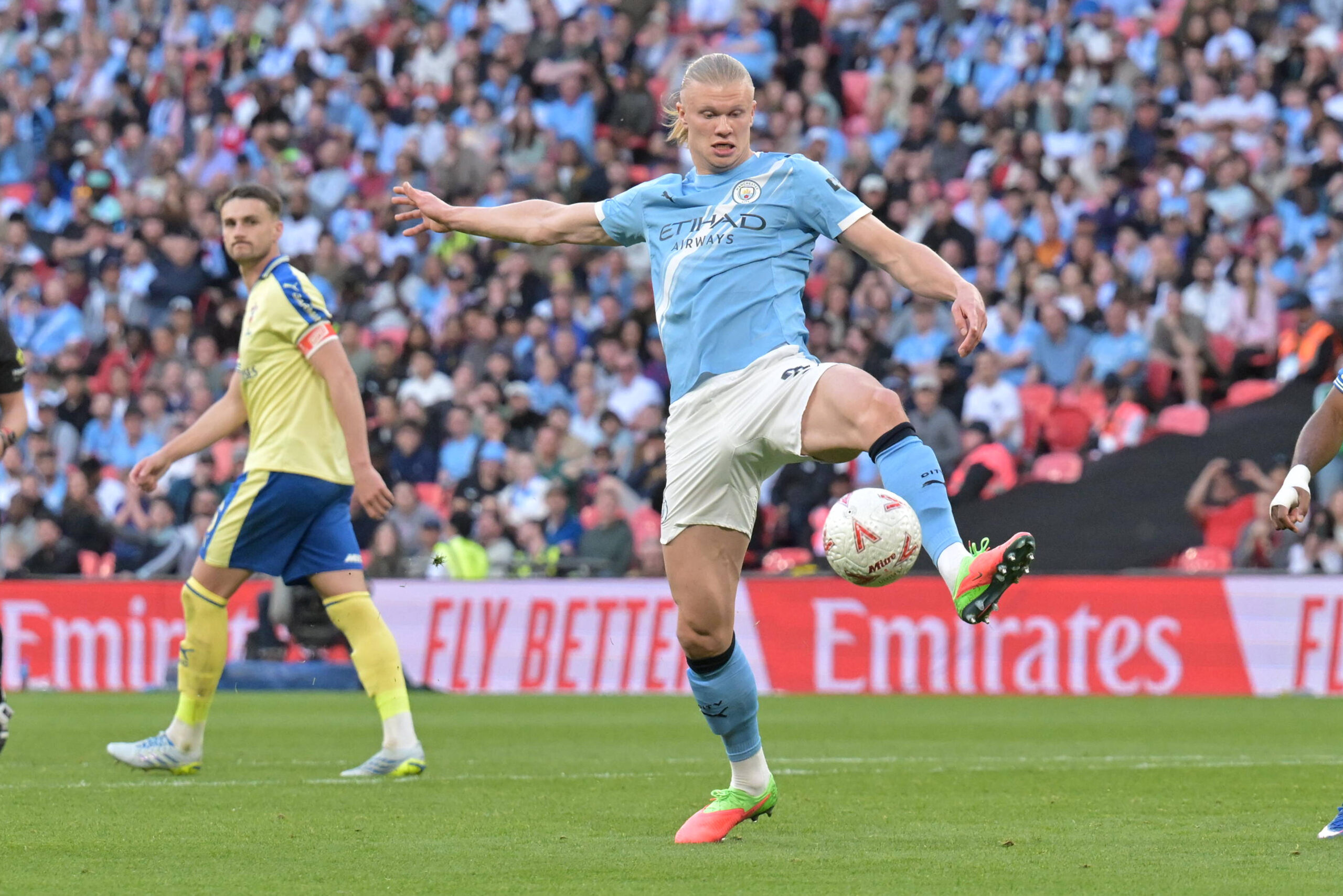 Haaland in azione con il Manchester City