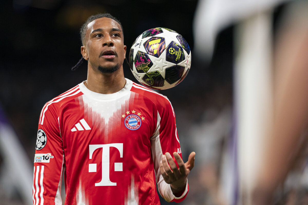 Michael Olise ala destra del Bayern Monaco
