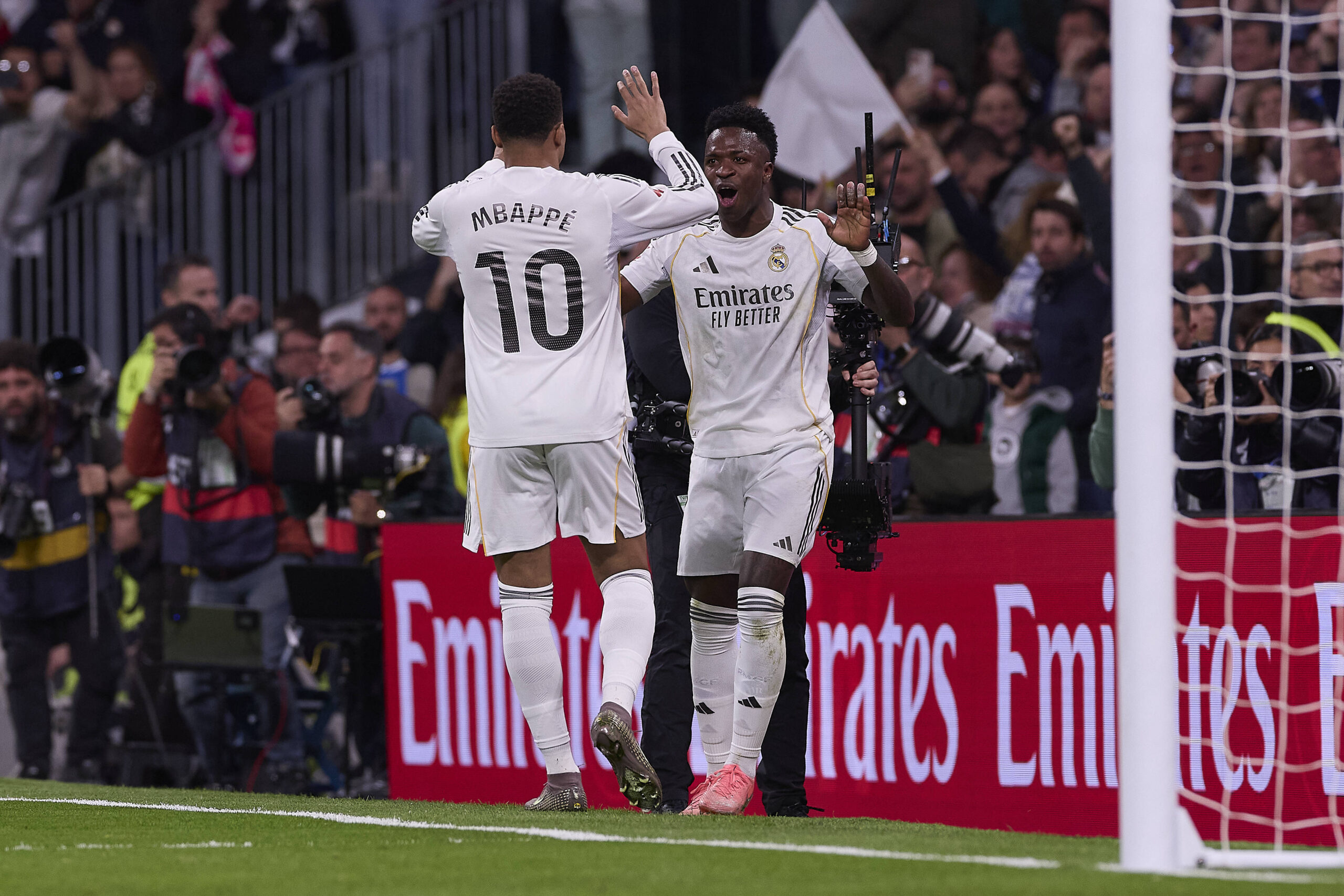 Kylian Mbappé e Vinicius Jr.