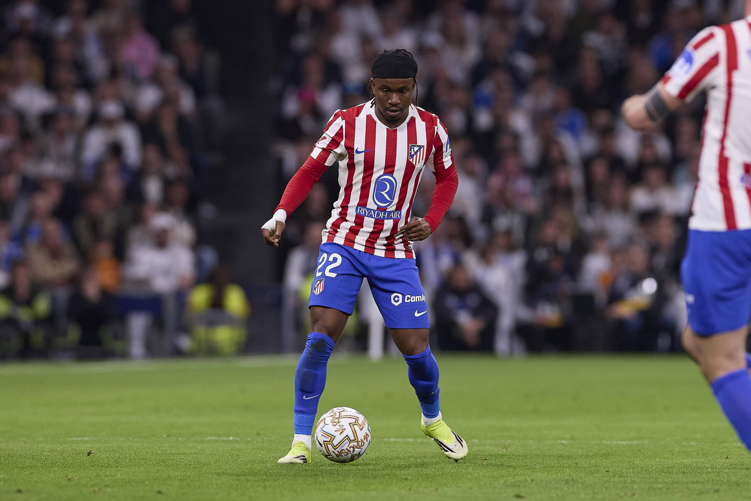 Lookman con la maglia dell'Atletico Madrid