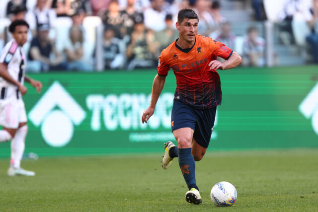 Ruslan Malinovskyi in azione durante Juventus-Genoa