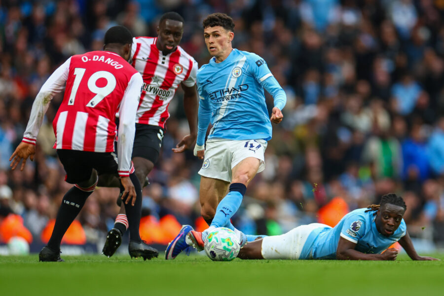 Phil Foden in azione con il Manchester City