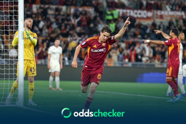Niccolò Pisilli esulta dopo il gol alla Fiorentina