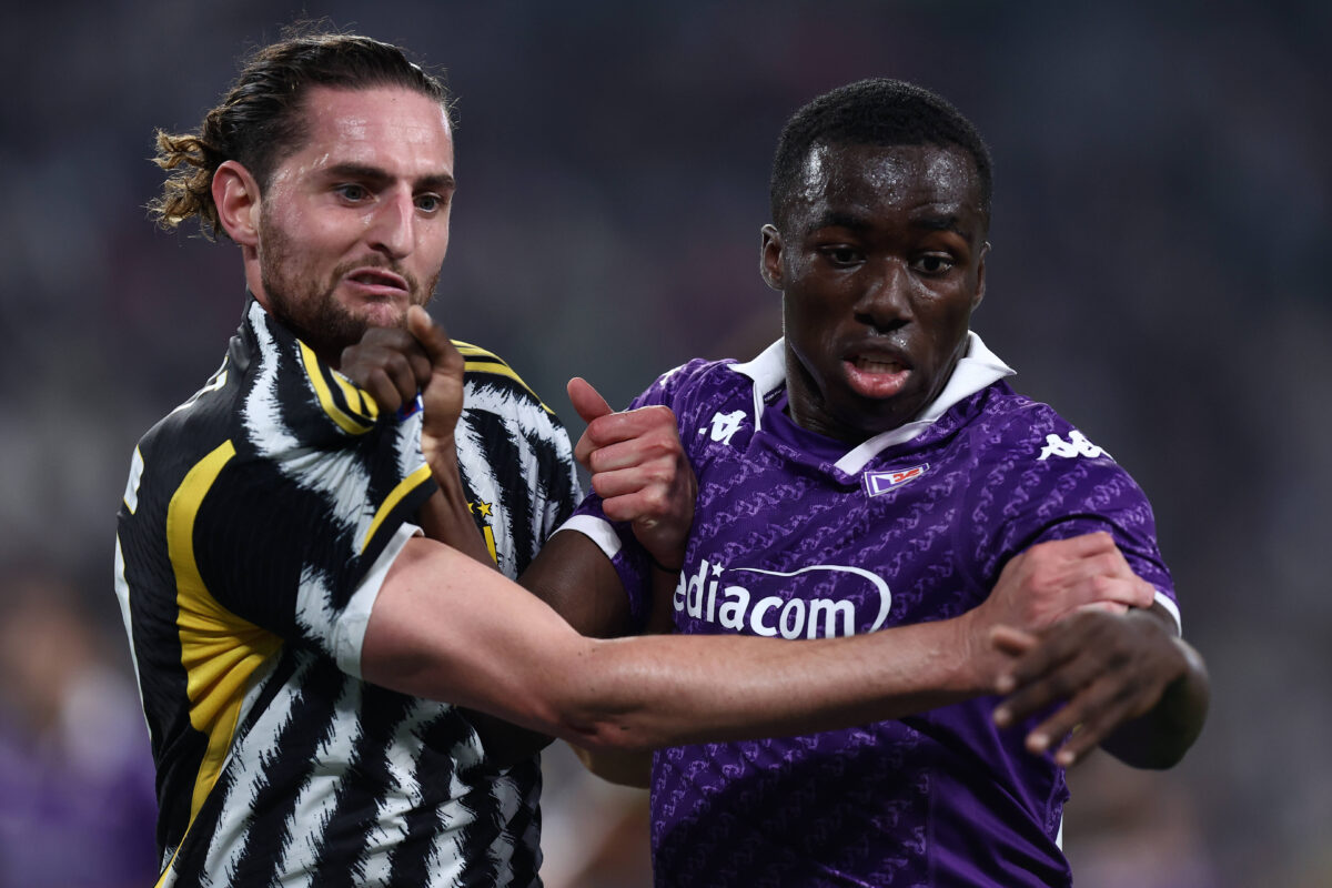 Michael Kayode con la maglia della Fiorentina