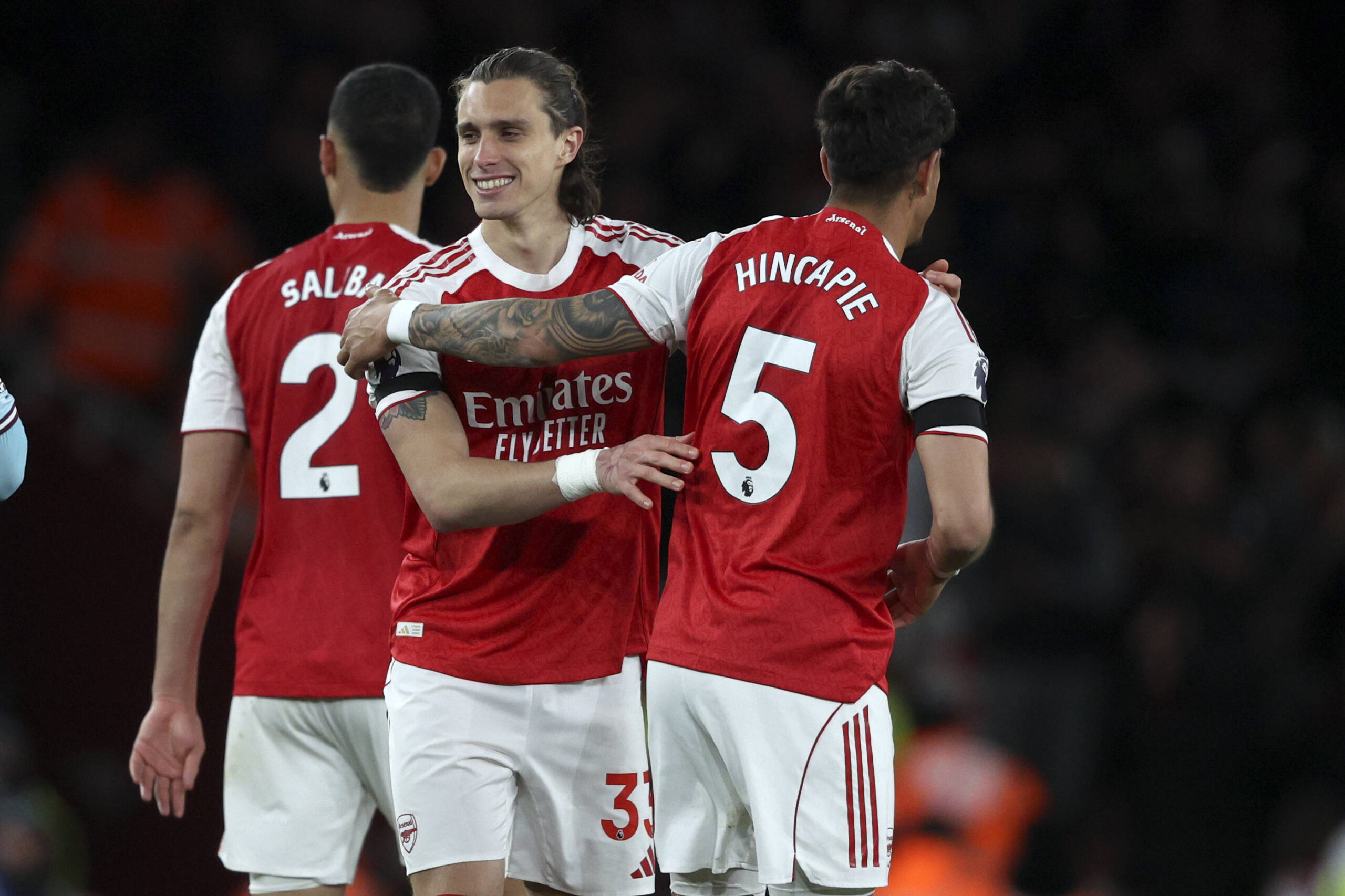 Giocatori dell'Arsenal esultano
