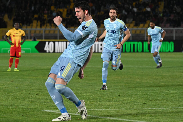 Vlahovic esulta dopo il gol al Lecce