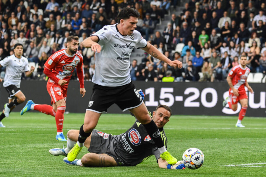 Romano in azione con lo Spezia