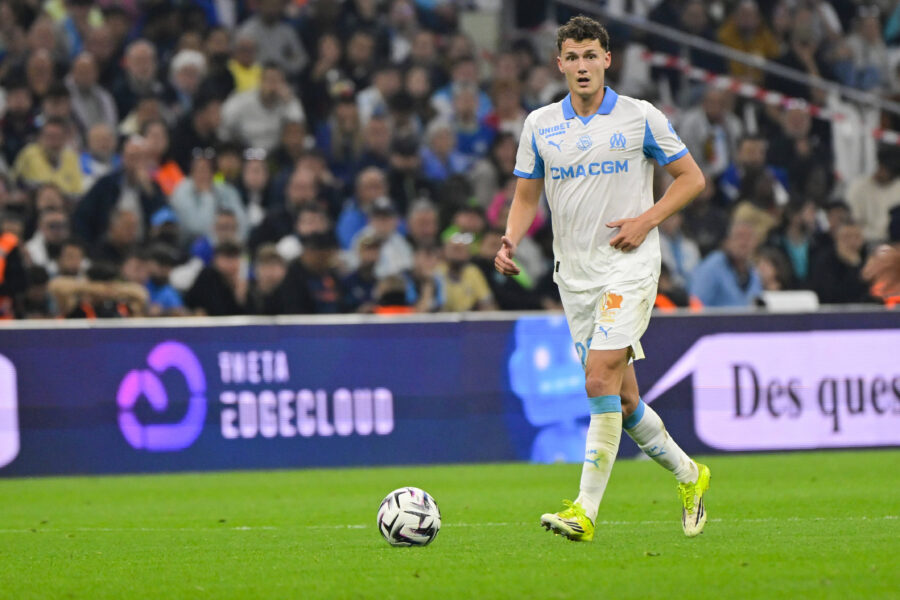 FOOTBALL : Olympique de Marseille VS OGC Nice - Ligue 1 McDonald s - 26 04 2026 Benjamin Pavard (OM) - Ligue 1 McDonald s match between Olympique de Marseille and OGC Nice on April 26, 2026 at the Orange Velodrome Stadium in Marseille. MarseilleFrance PUBLICATIONxNOTxINxFRAxBEL Copyright: xWilliamxCannarellax