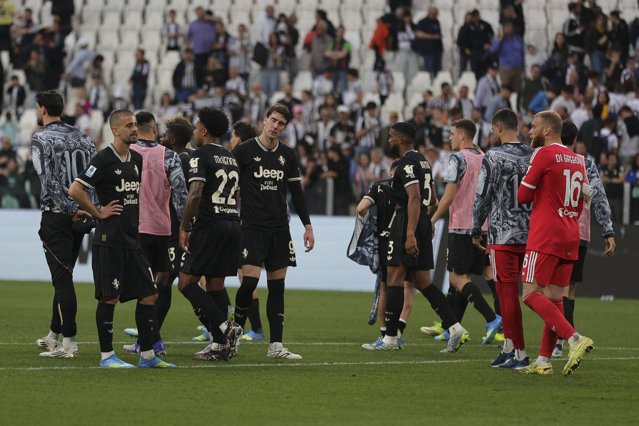 giocatori della juventus dopo pareggio col verona