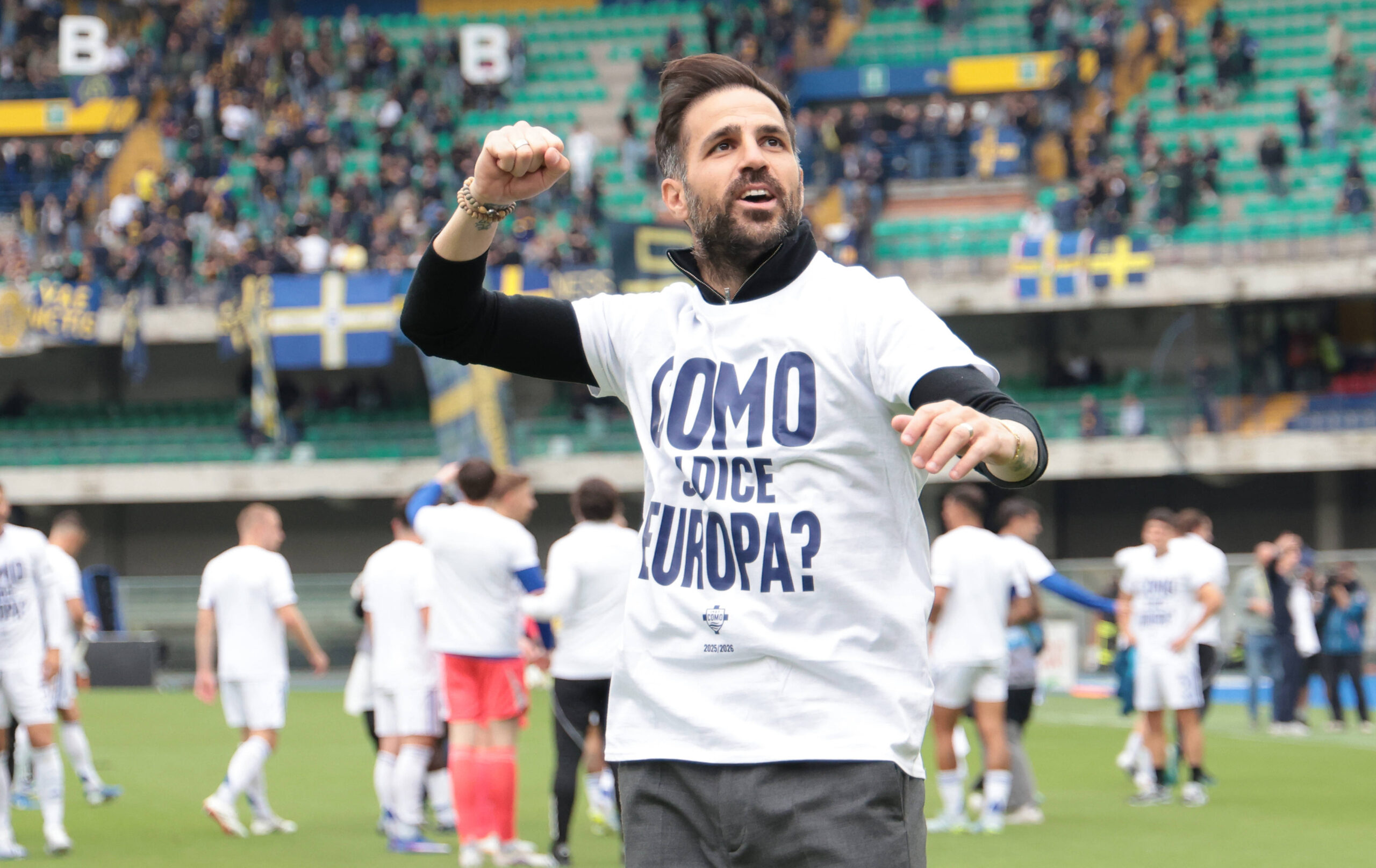 Fabregas esulta dopo la vittoria contro il Verona