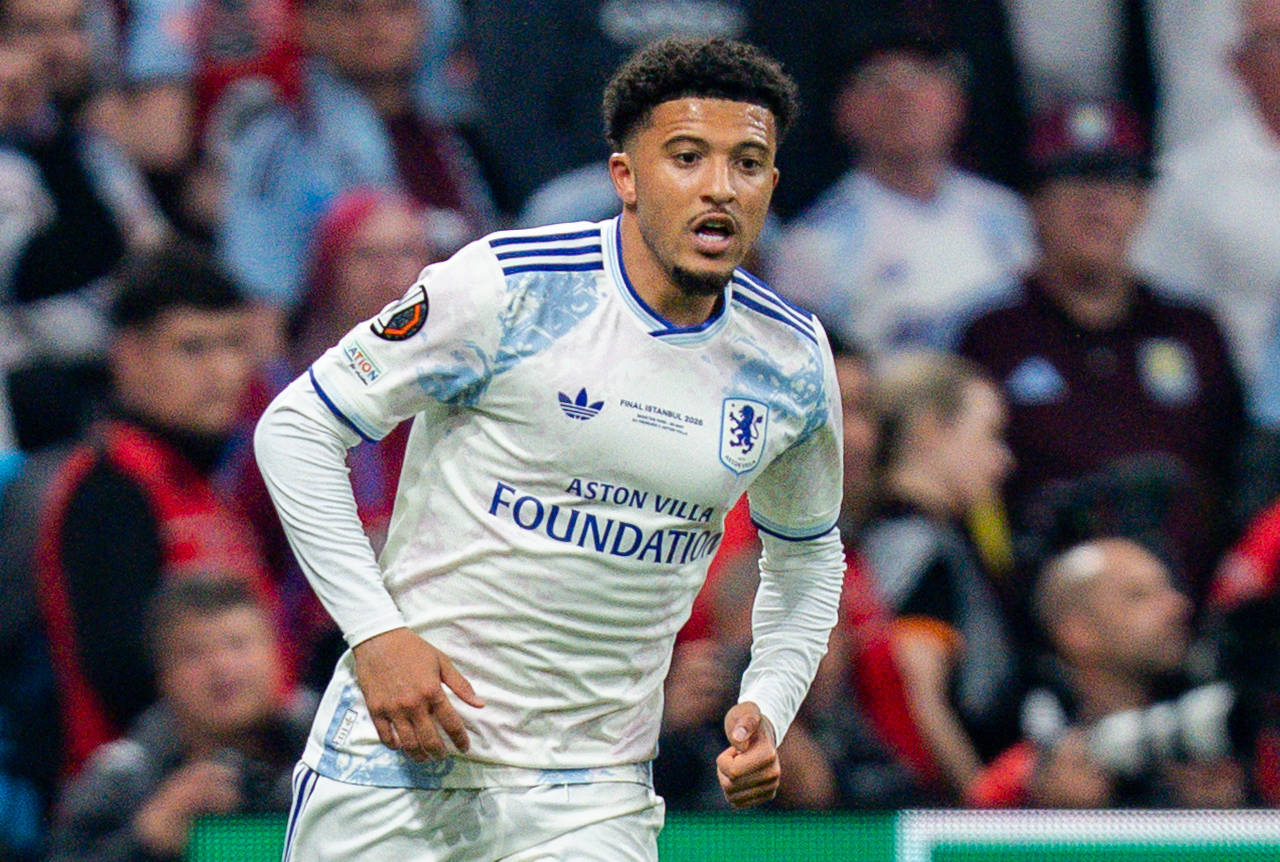 Jadon Sancho con la maglia dell'Aston Villa