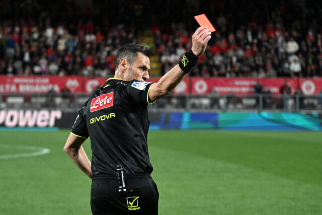 Cartellino rosso arbitro