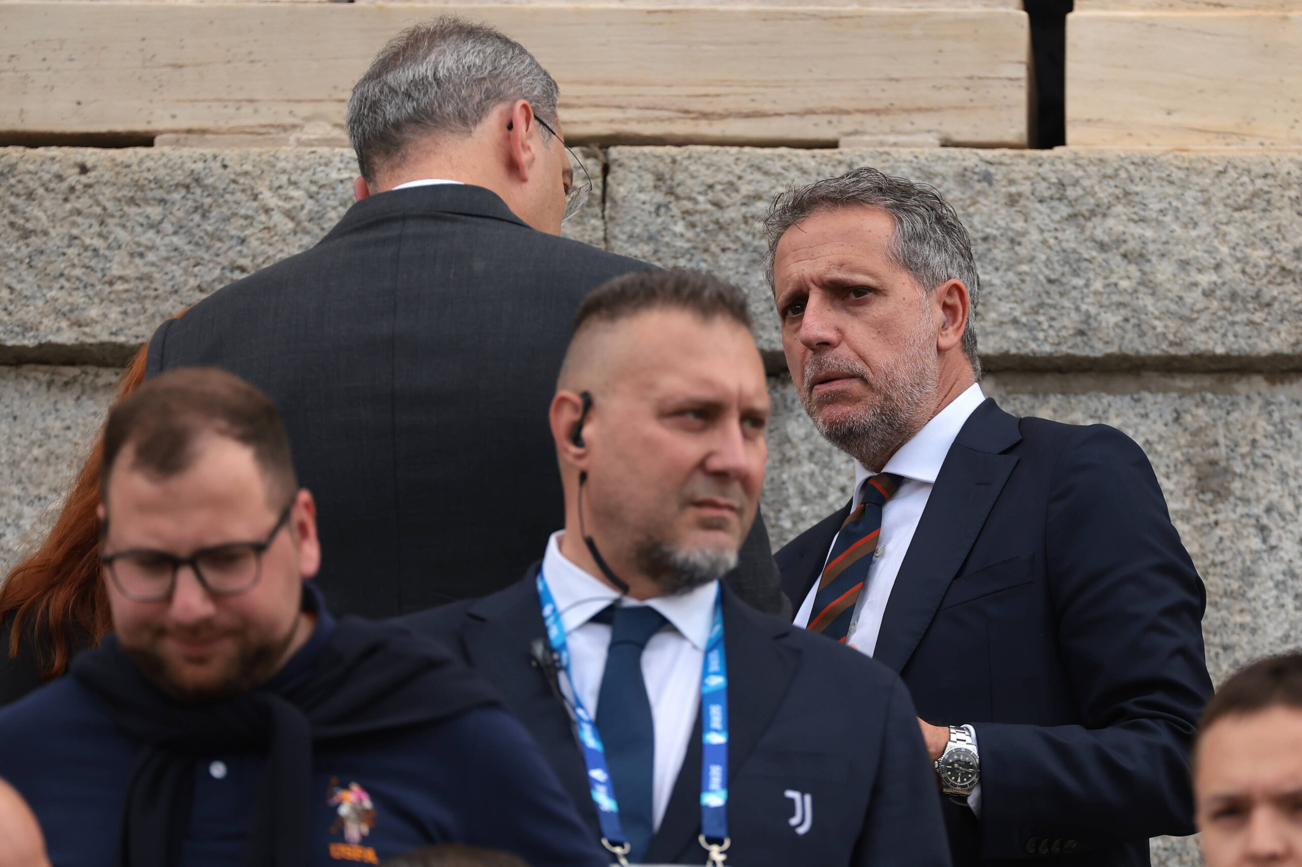 Il dirigente della Fiorentina Fabio paratici a colloquio con Comolli