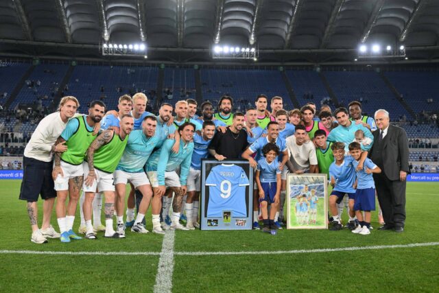 Foto di gruppo per i saluti a Pedro