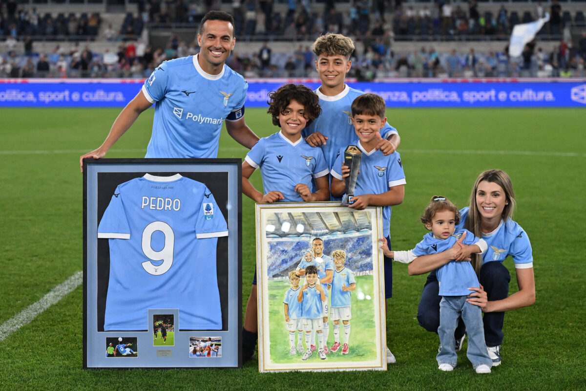 Foto di famiglia per Pedro al termine di Lazio-Pisa