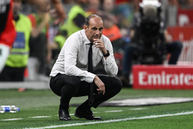 Massimiliano Allegri a bordo campo durante Milan-Cagliari
